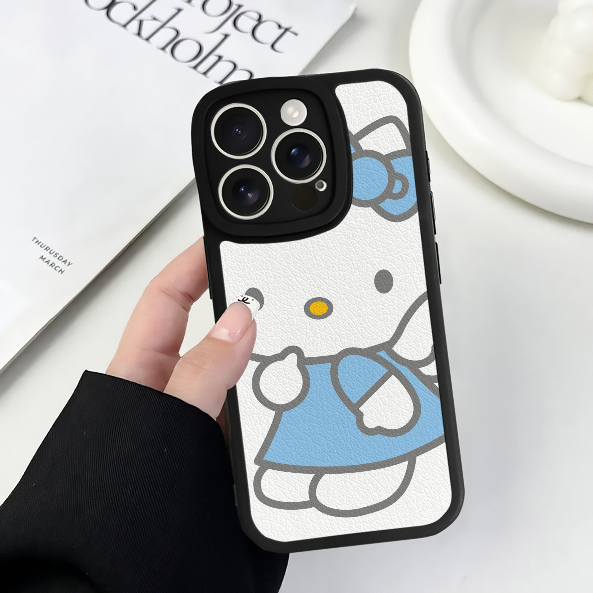 （画像用） Hello Kitty ハローキティ 【iPhone 16シリーズ対応】シリコンスマホケース（レザー調） 材質：シリコン